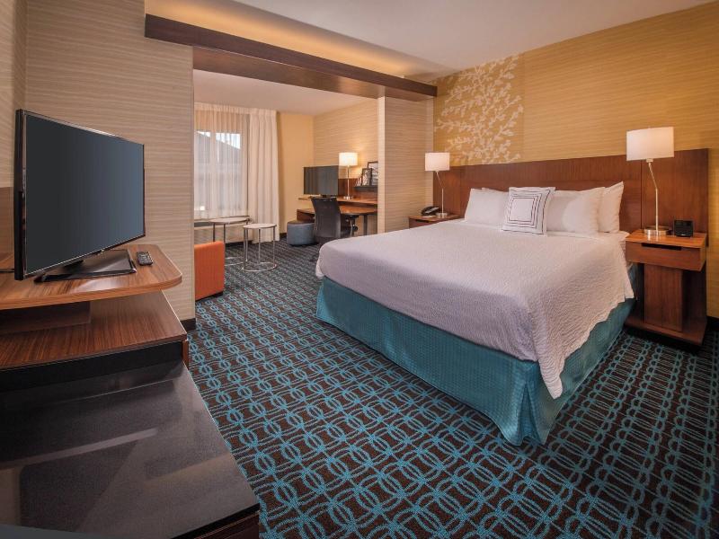 Fairfield Inn & Suites Easton image