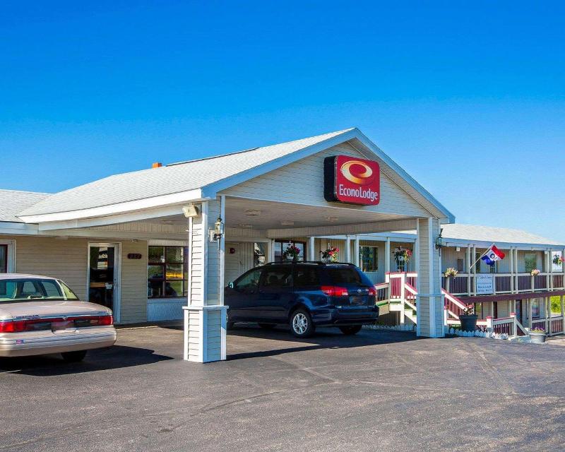 Econo Lodge Malone image 9
