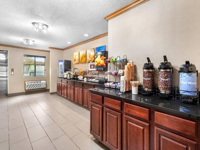 Comfort Inn Van Wert City image