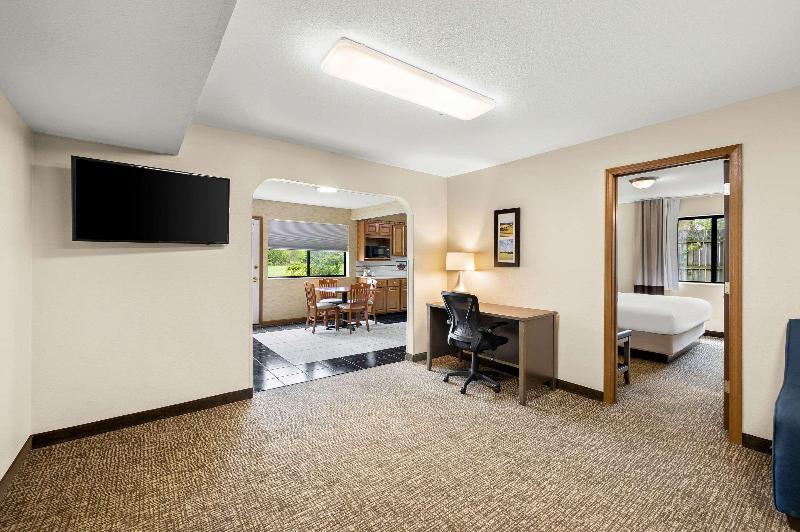 Comfort Inn Van Wert City image