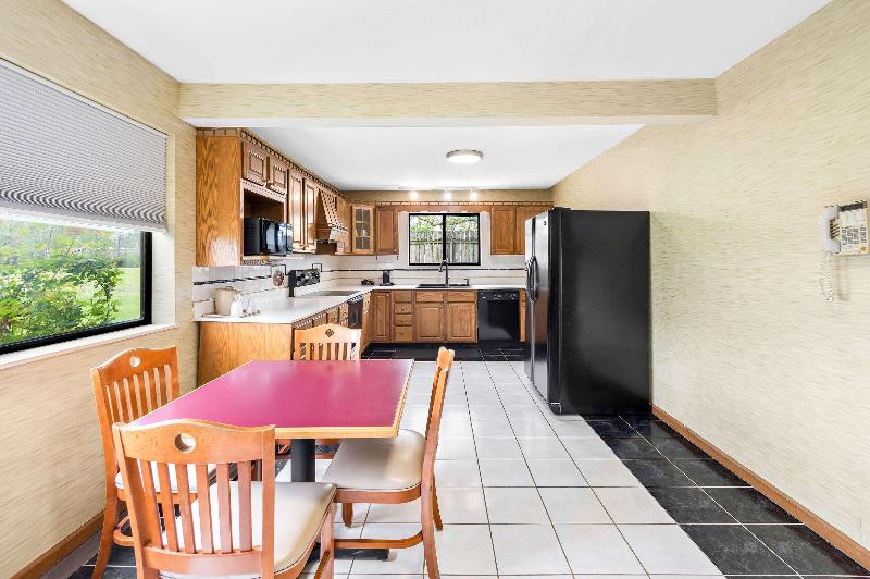 Comfort Inn Van Wert City image