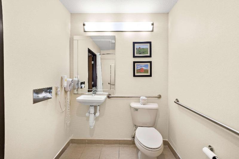 Comfort Inn Van Wert City image