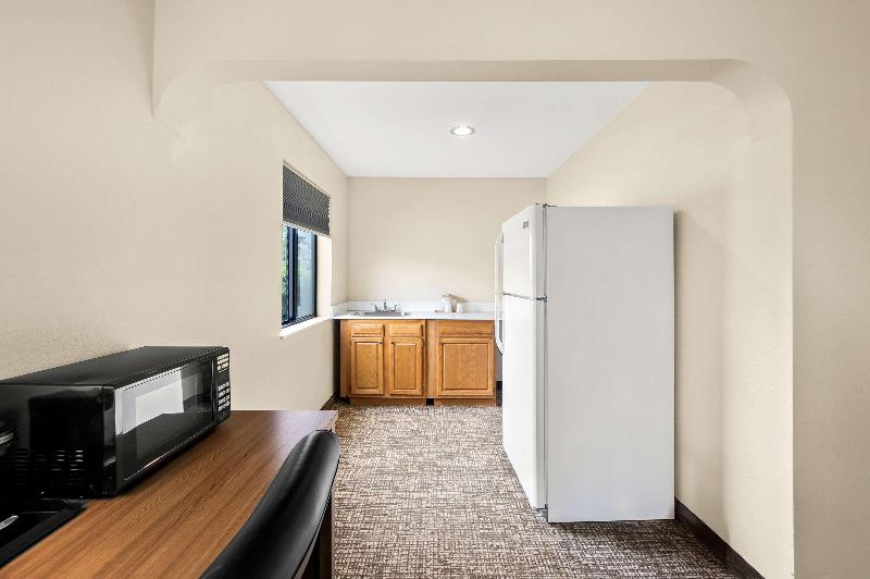Comfort Inn Van Wert City image 8