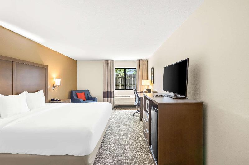 Comfort Inn Van Wert City image