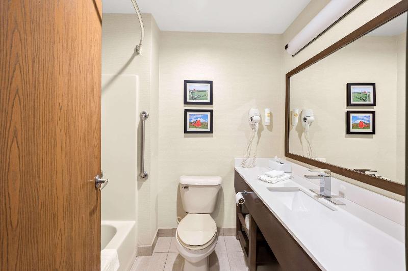 Comfort Inn Van Wert City image