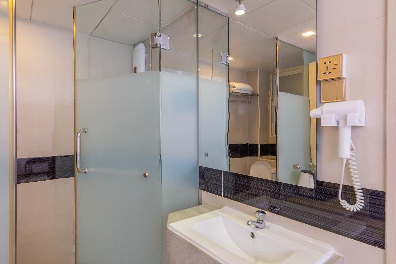 The White Harp Beach Hotel image
