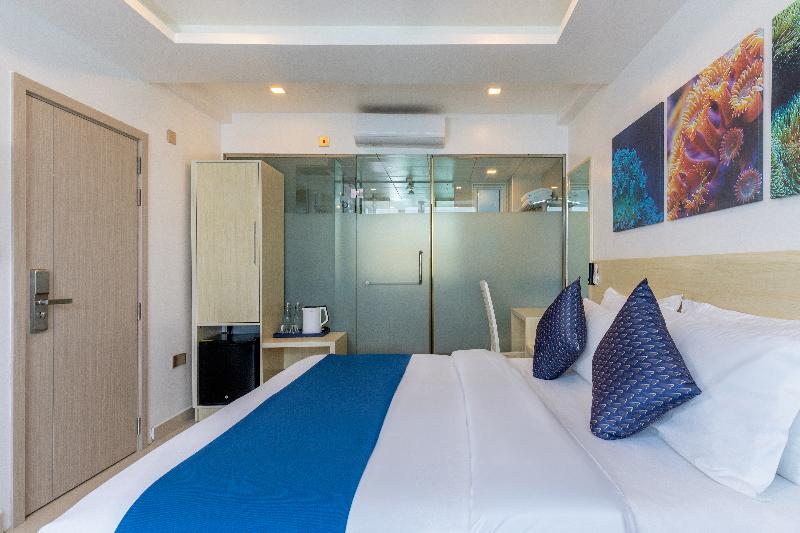 The White Harp Beach Hotel image
