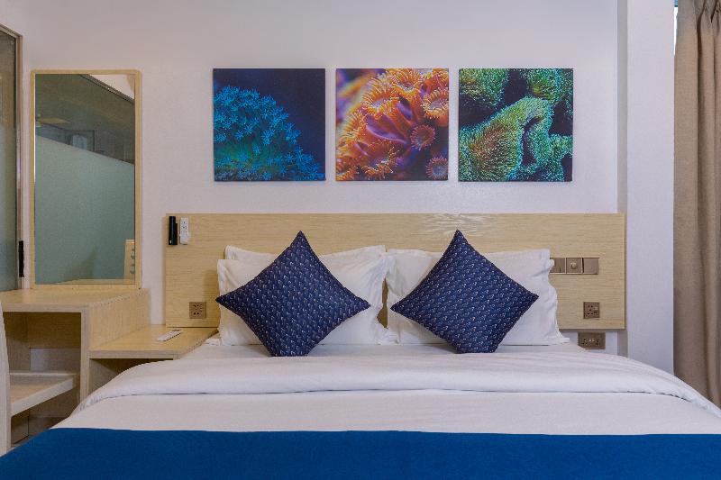 The White Harp Beach Hotel image