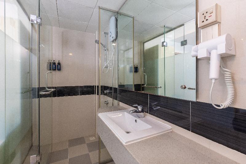The White Harp Beach Hotel image