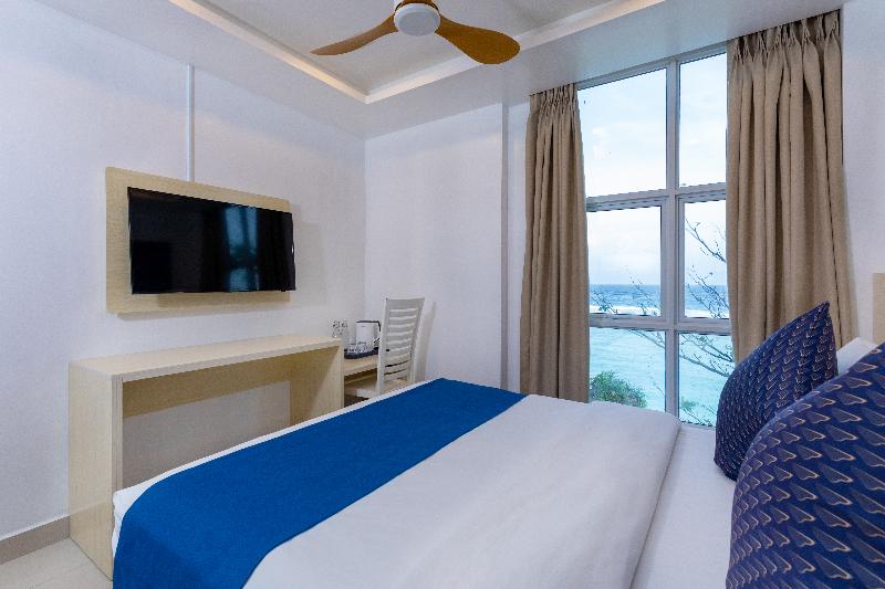 The White Harp Beach Hotel image
