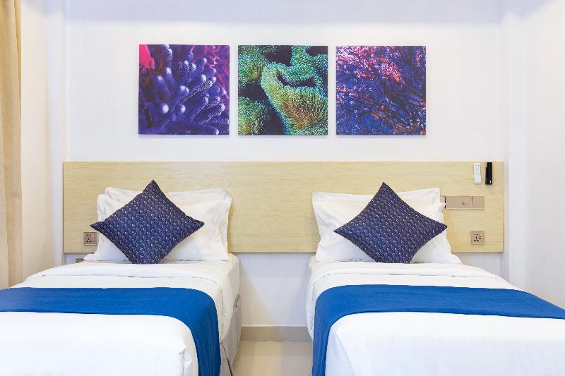 The White Harp Beach Hotel image