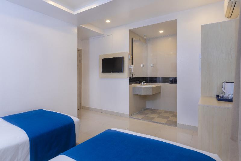The White Harp Beach Hotel image