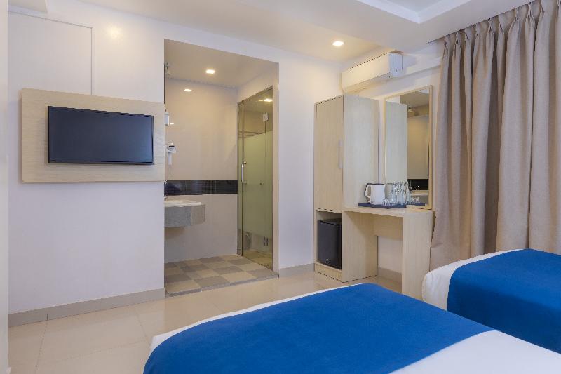 The White Harp Beach Hotel image