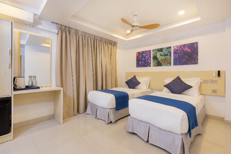The White Harp Beach Hotel image