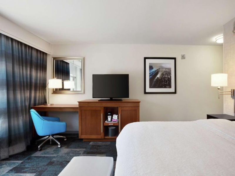 Hampton Inn & Suites Rosemont Chicago O'Hare image