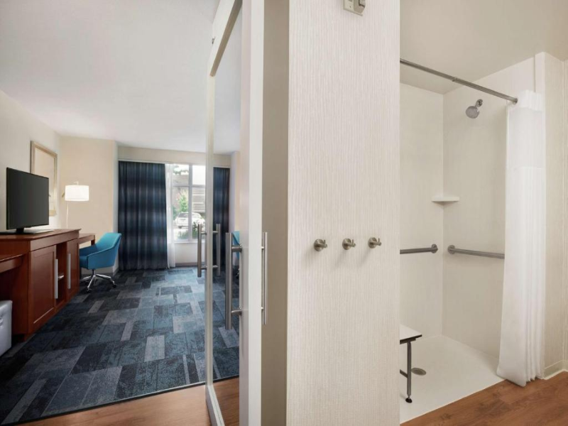 Hampton Inn & Suites Rosemont Chicago O'Hare image