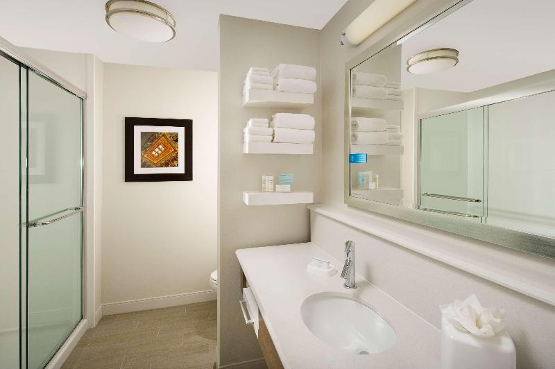 Hampton Inn & Suites By Hilton Falls Church image