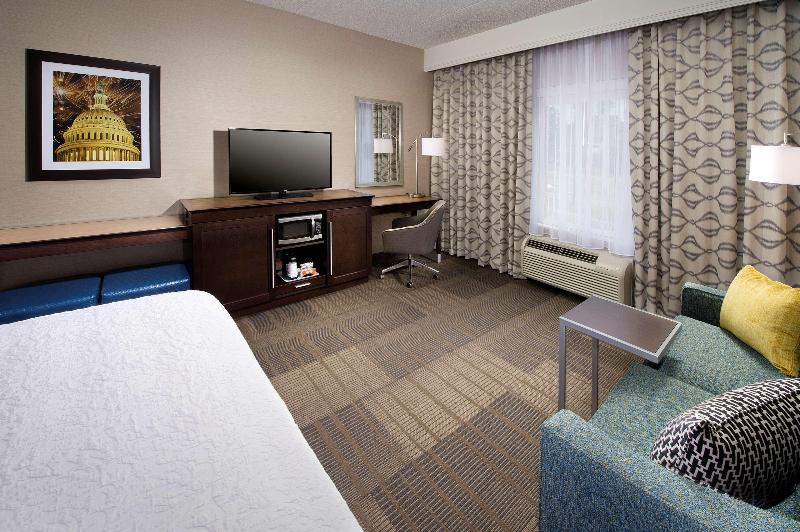 Hampton Inn & Suites By Hilton Falls Church image