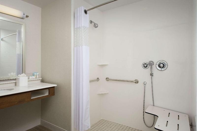 Hampton Inn & Suites By Hilton Falls Church image