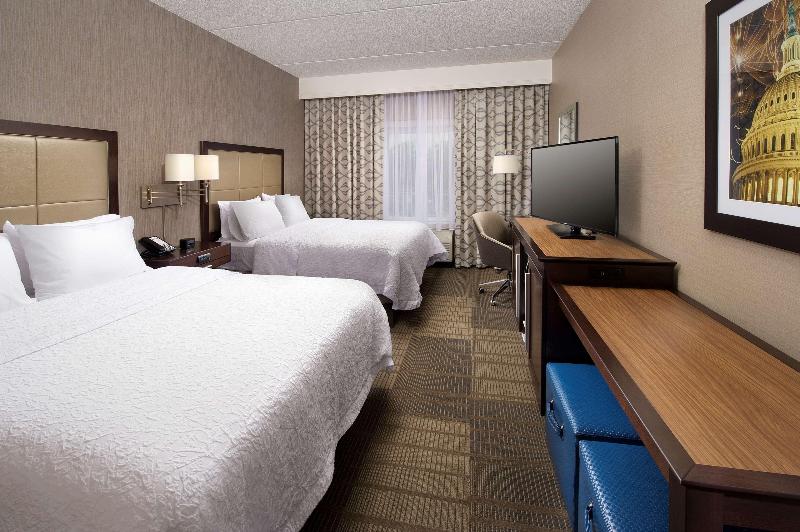 Hampton Inn & Suites By Hilton Falls Church image