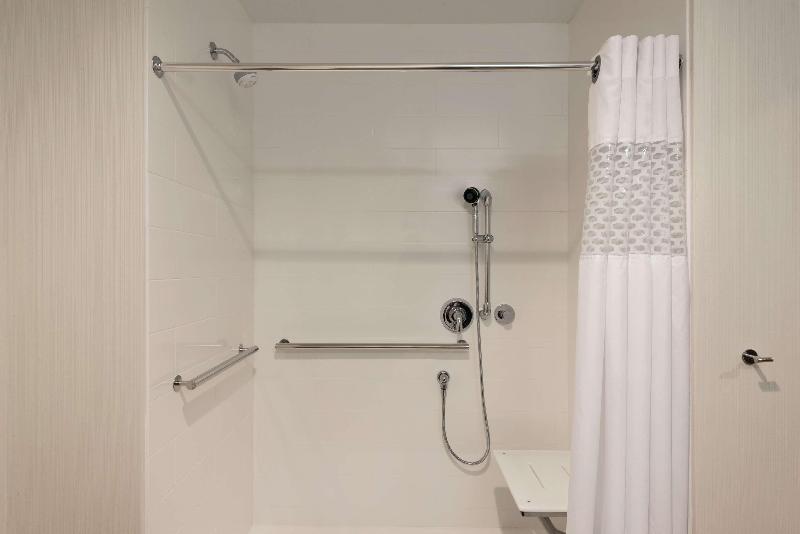 Hampton Inn & Suites Kenosha image