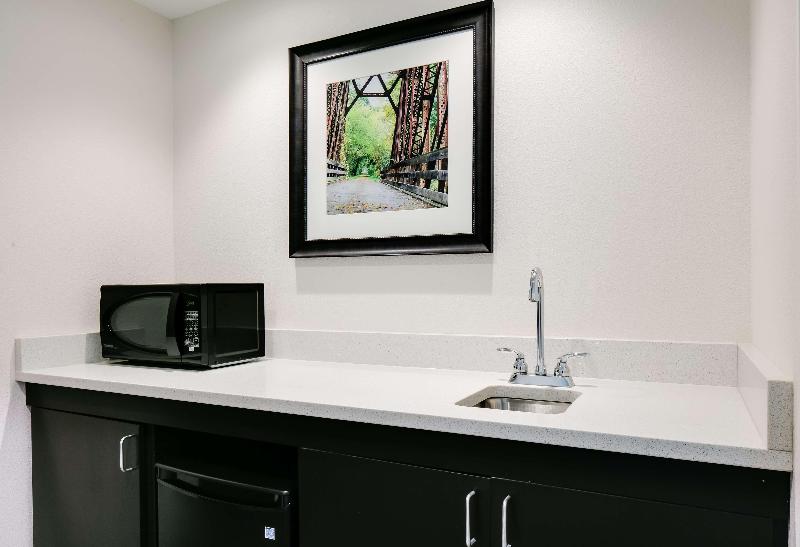 Hampton Inn & Suites Kenosha image