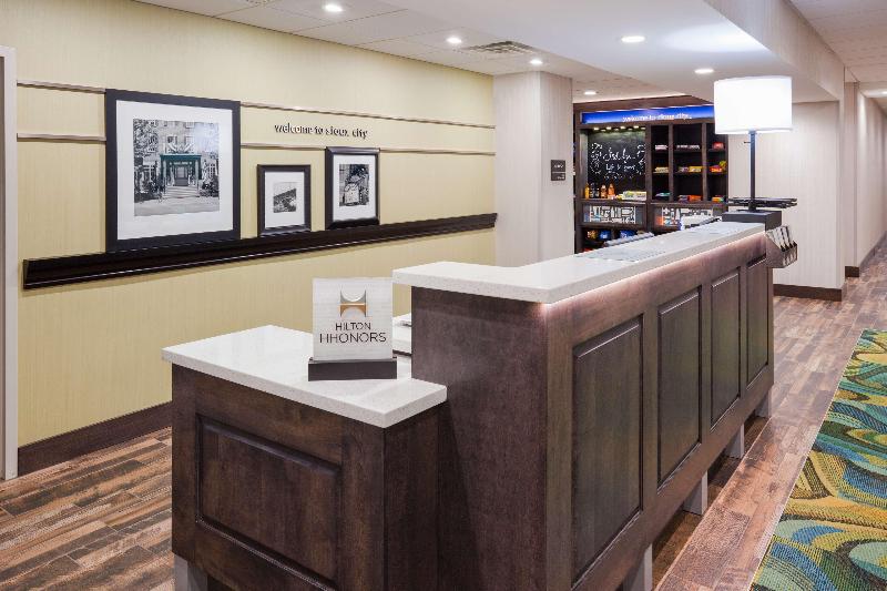 Hampton Inn & Suites Sioux City South image