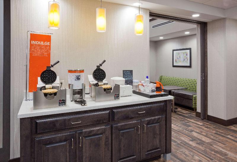Hampton Inn & Suites Sioux City South image