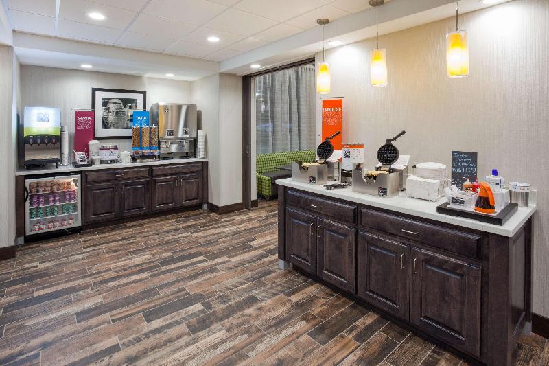 Hampton Inn & Suites Sioux City South image