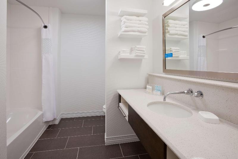 Hampton Inn & Suites Sioux City South image