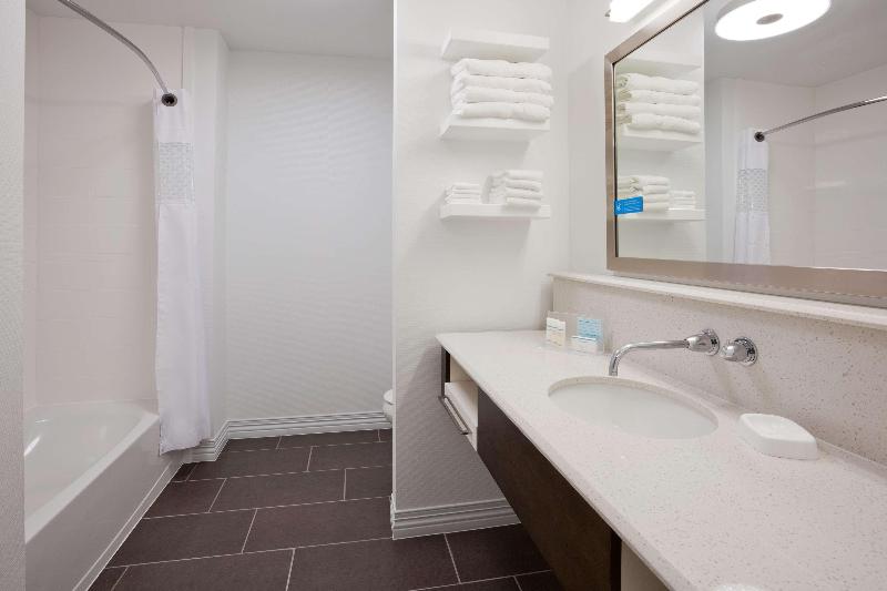 Hampton Inn & Suites Sioux City South image