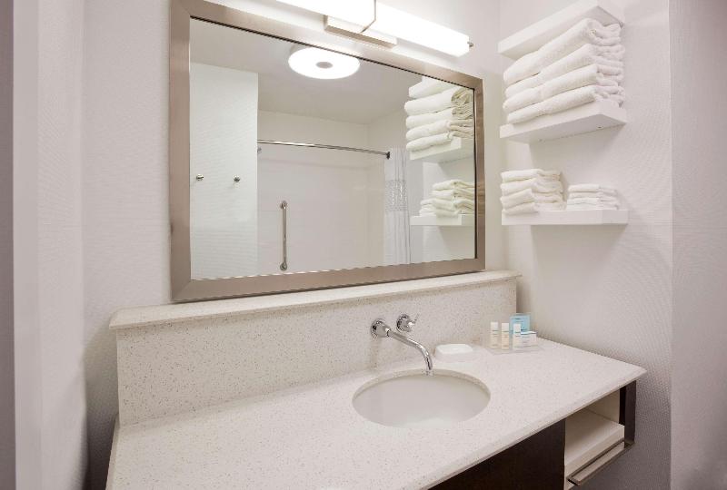 Hampton Inn & Suites Sioux City South image