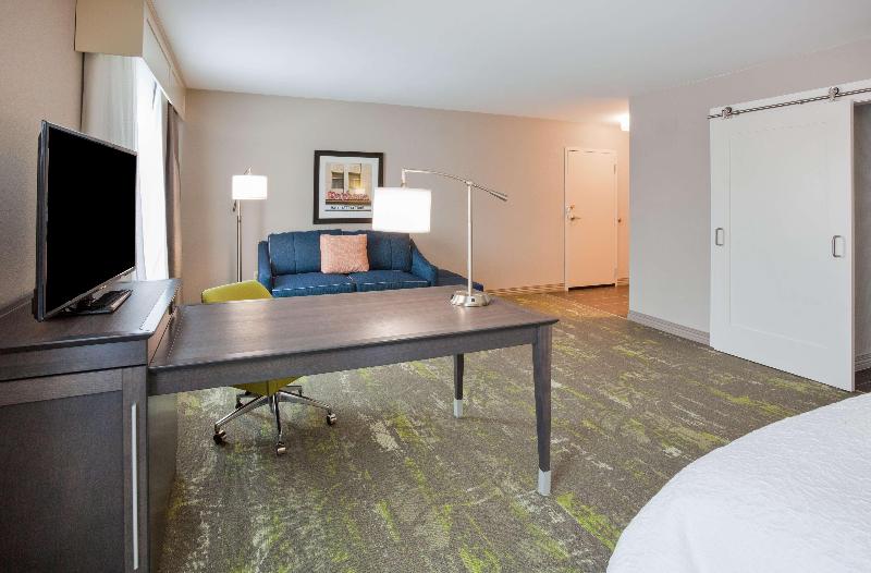 Hampton Inn & Suites Sioux City South image