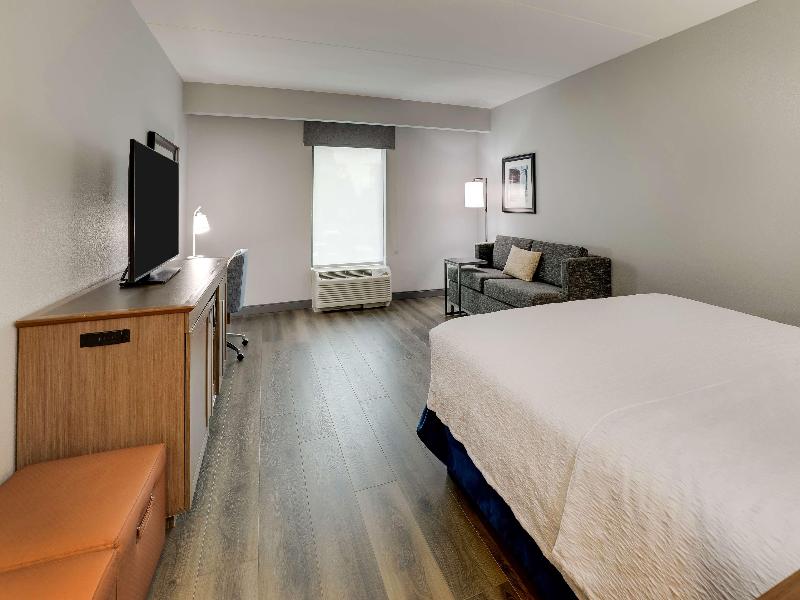 Hampton Inn & Suites Rome image