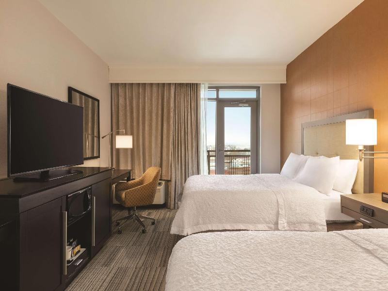 Hampton Inn & Suites Roanoke-Downtown image