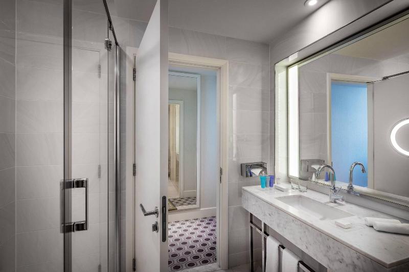 Baku Marriott Hotel Boulevard image