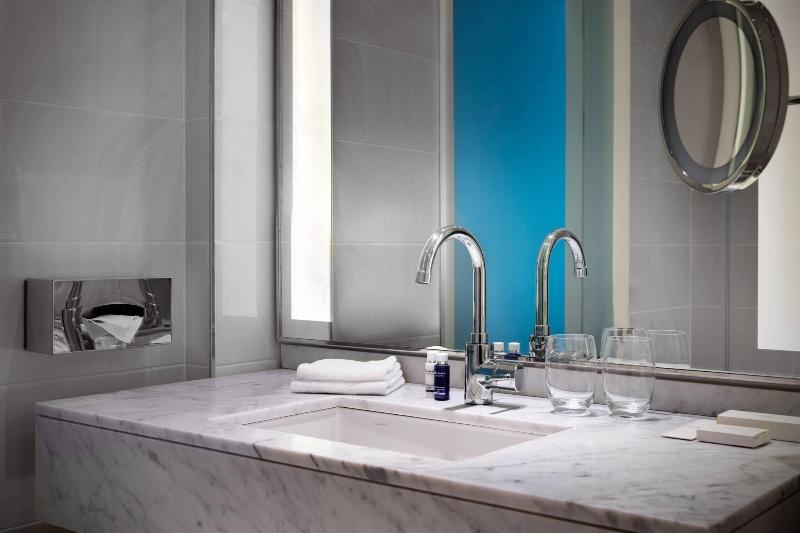 Baku Marriott Hotel Boulevard image