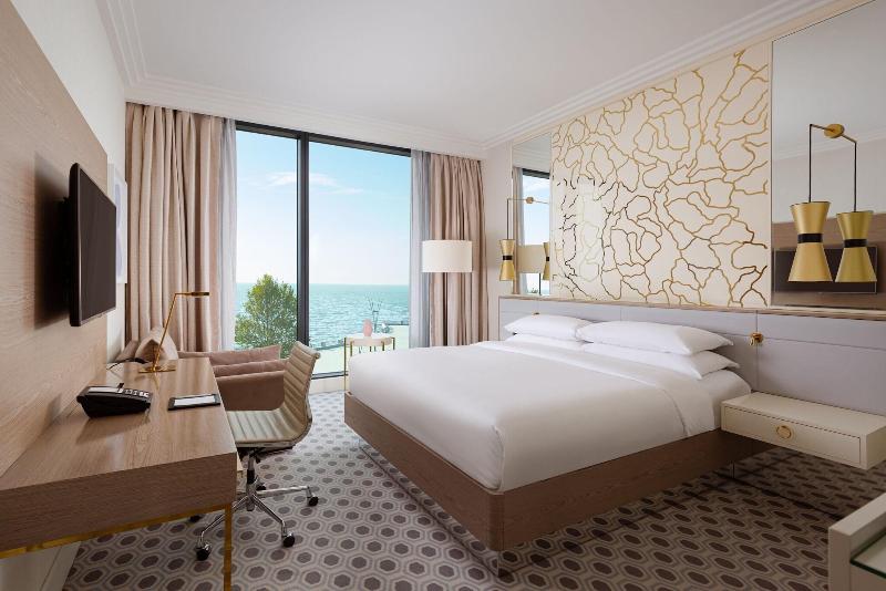 Baku Marriott Hotel Boulevard image