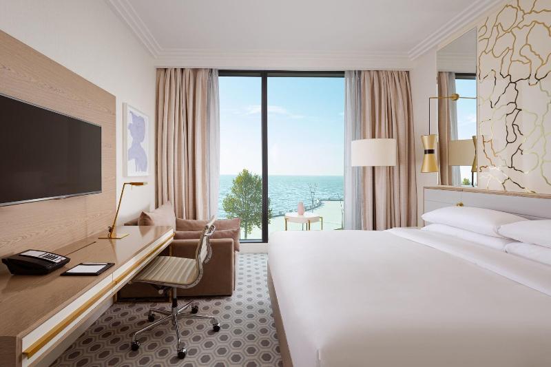 Baku Marriott Hotel Boulevard image