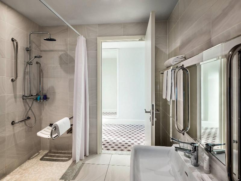 Baku Marriott Hotel Boulevard image