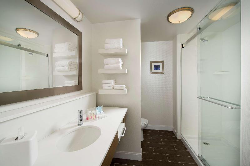Hampton Inn & Suites Syracuse/Carrier Circle image