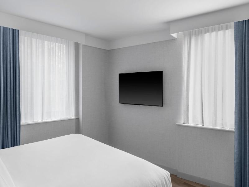 Four Points by Sheraton New York Downtown image