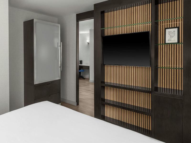Four Points by Sheraton New York Downtown image
