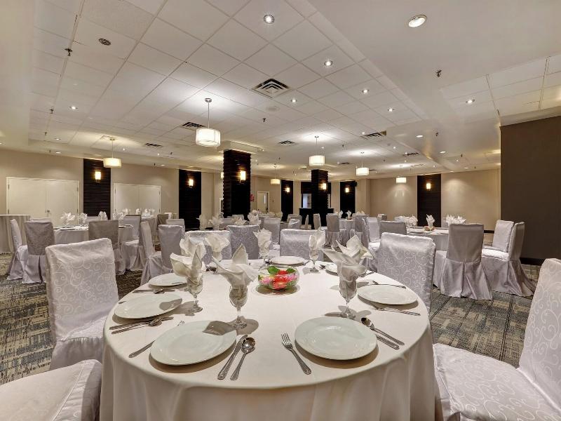 Four Points By Sheraton Toronto Mississauga image