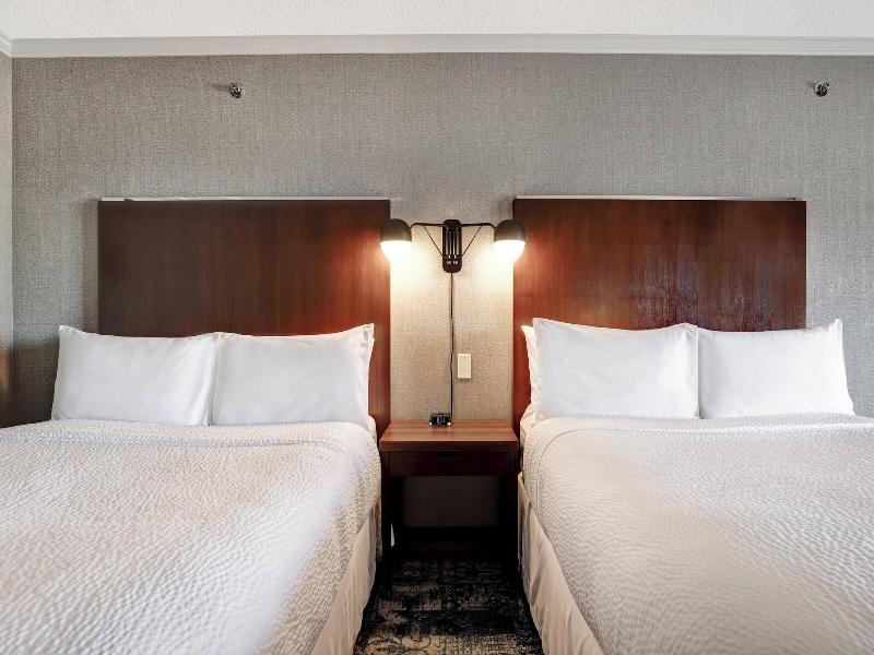 Four Points By Sheraton Toronto Mississauga image