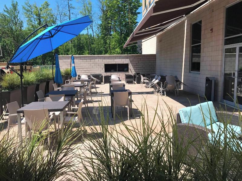 Courtyard Montreal West Island/Baie D'Urfe