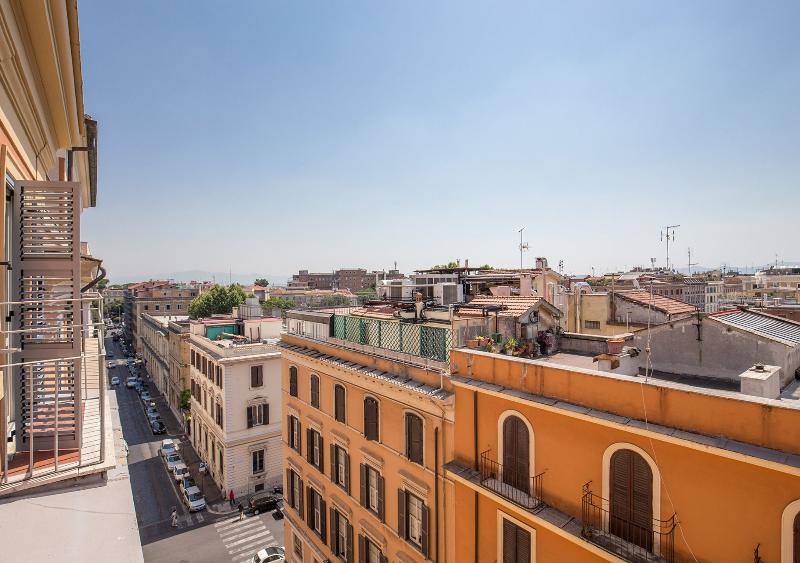 Bon Ton by DOT Suites