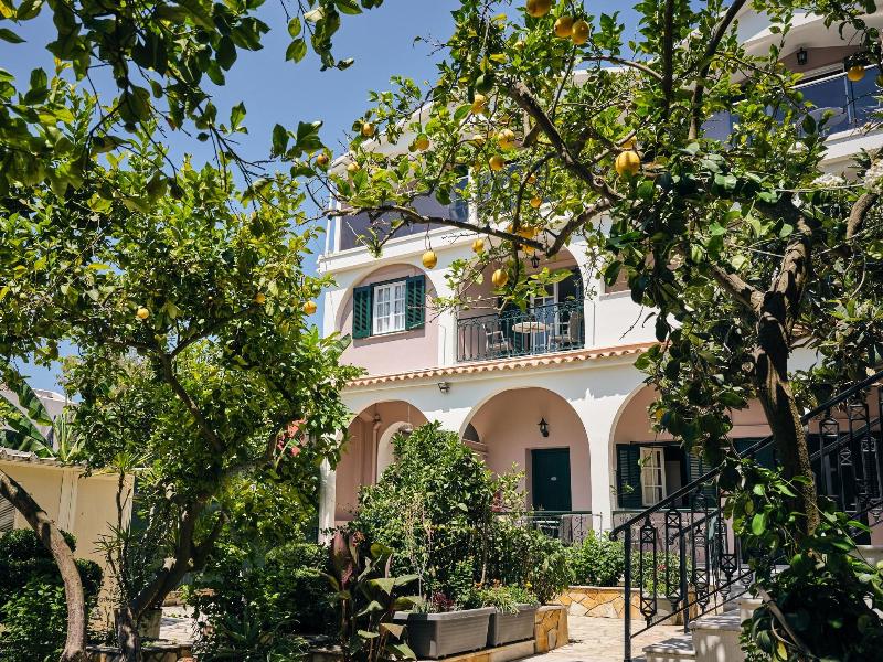 Alamis Apartments