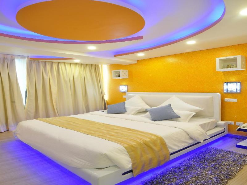 Royal Penguin Boutique Hotel & Spa image