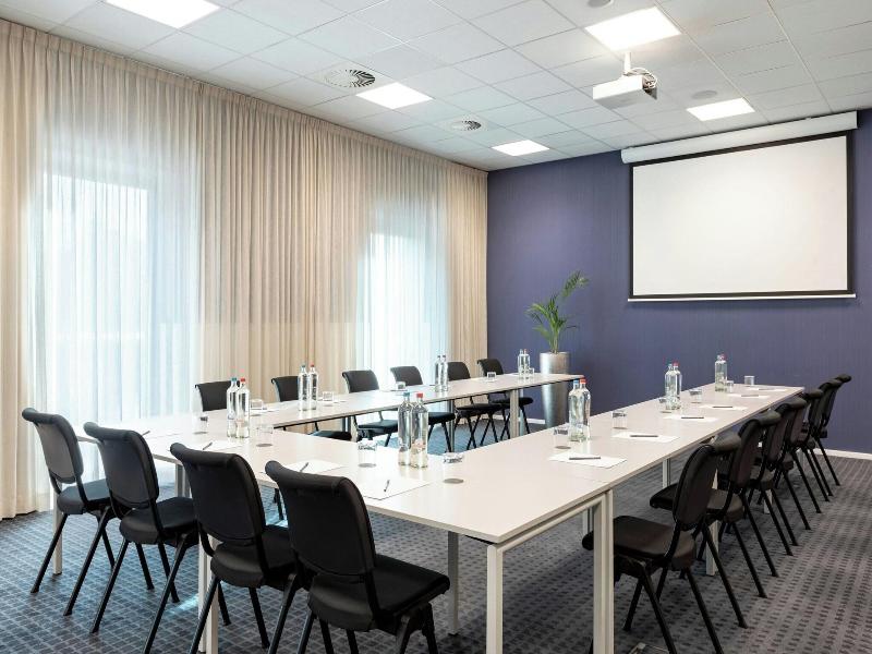 Courtyard By Marriott Amsterdam Arena image
